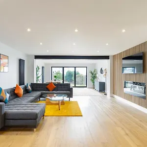 Free Parking Stylish & Modern 4-bedroom With Sea Views Brighton